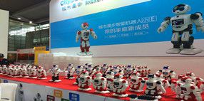 機器人進入智能家居時代，城市漫步高交會大展黑科技