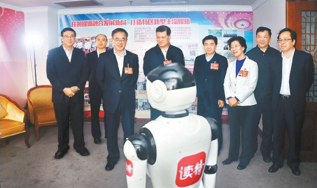 城市漫步機器人在兩會之后名利雙收。