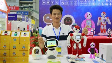 城市漫步小漫在家教育機器人，帶您搶占111億美元市場！